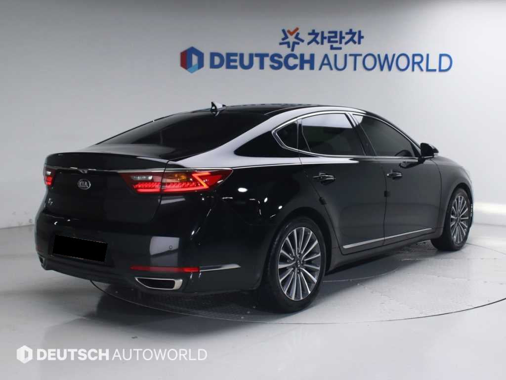 Kia K7 — photo 02