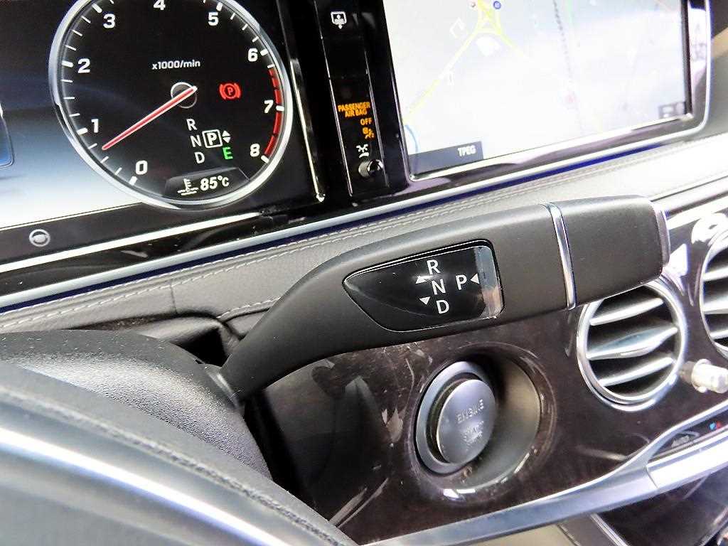 Mercedes-Benz S-Class — photo 11