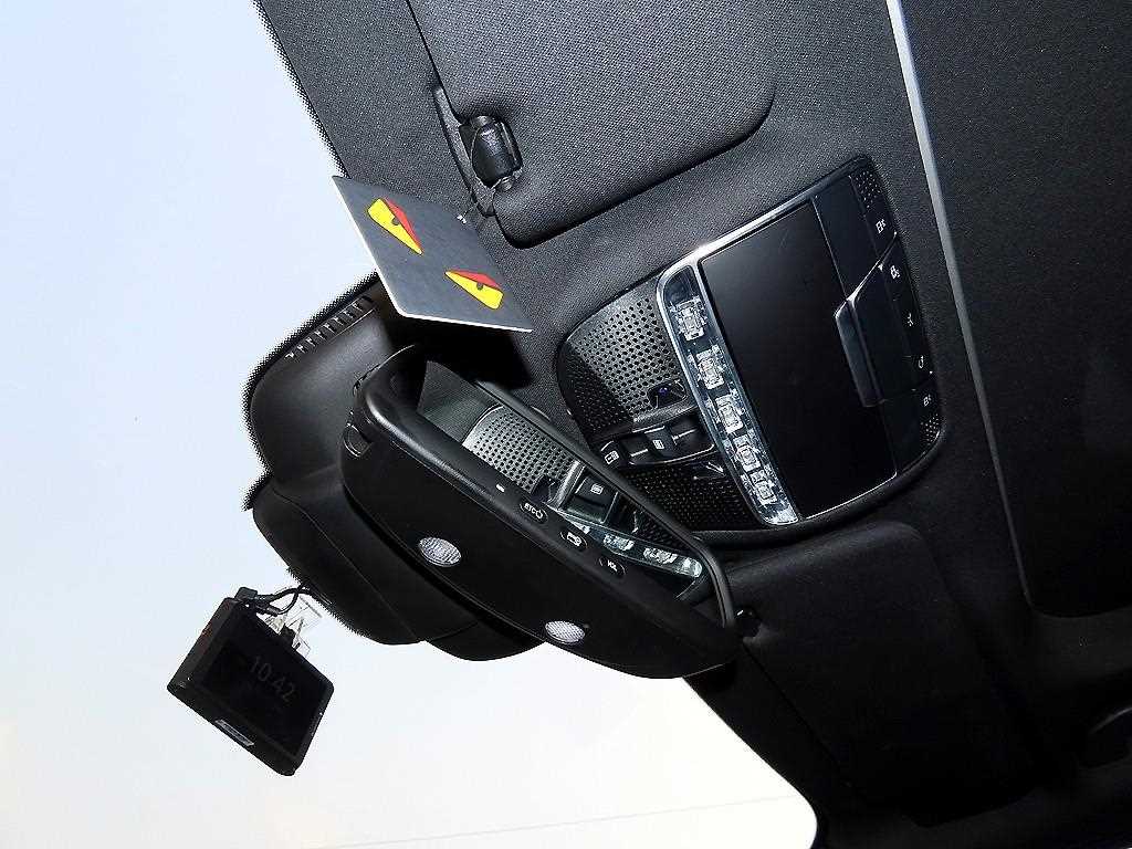 Mercedes-Benz S-Class — photo 14