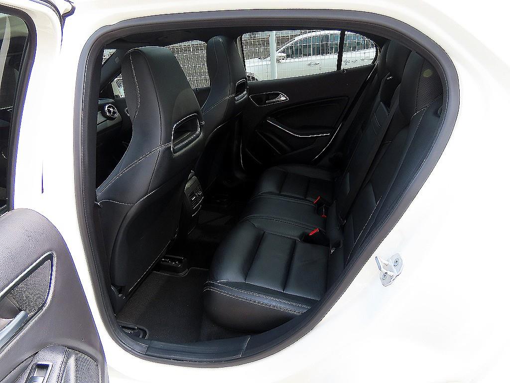 Mercedes-Benz GLA-Class — photo 06