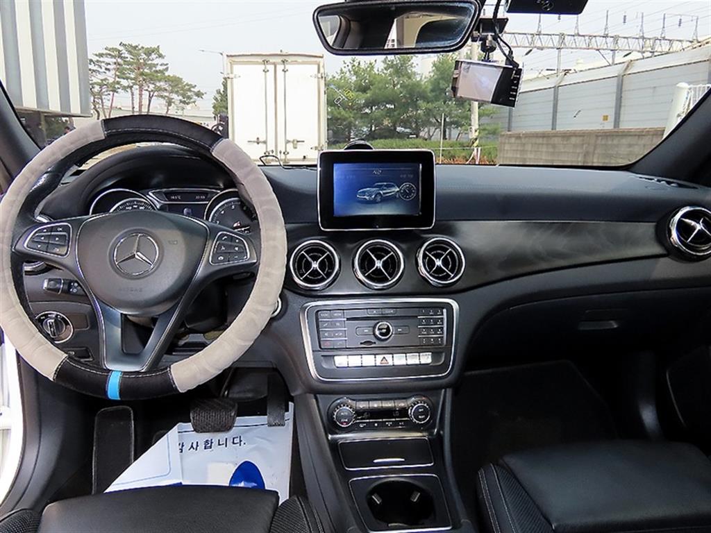Mercedes-Benz GLA-Class — photo 07