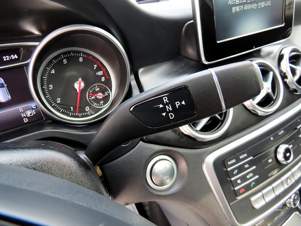 Mercedes-Benz GLA-Class — photo 11
