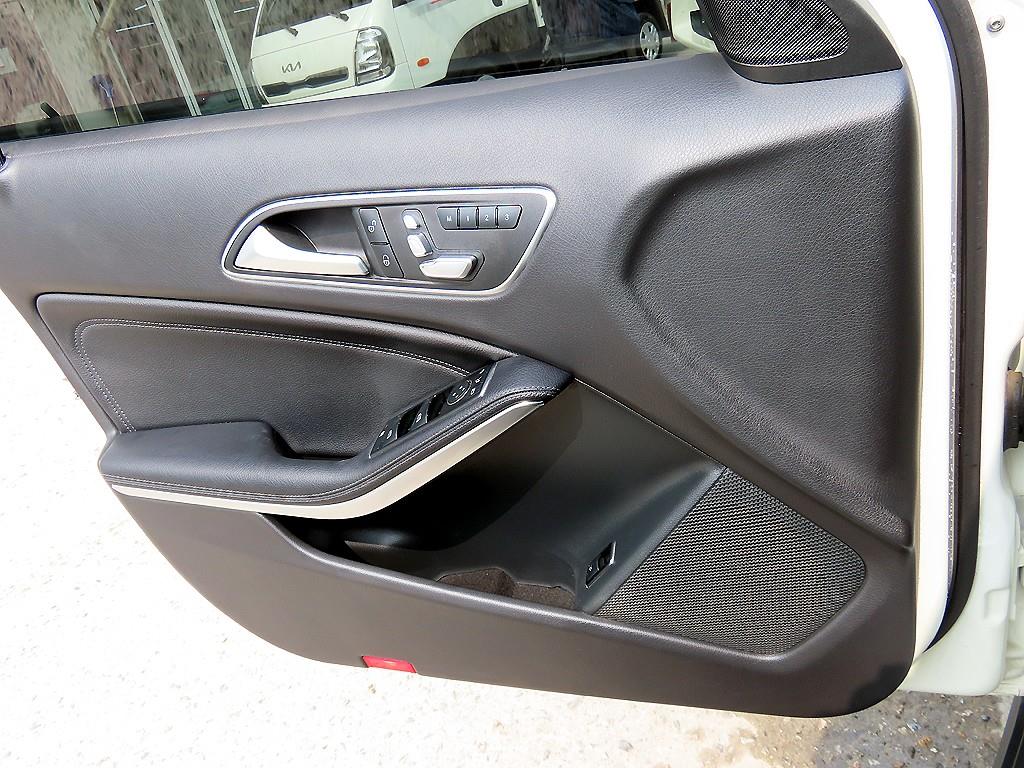 Mercedes-Benz GLA-Class — photo 12
