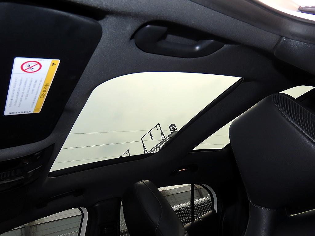 Mercedes-Benz GLA-Class — photo 17