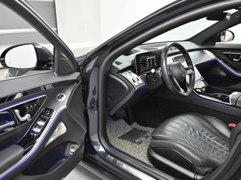Mercedes-Benz S-Class — photo 11