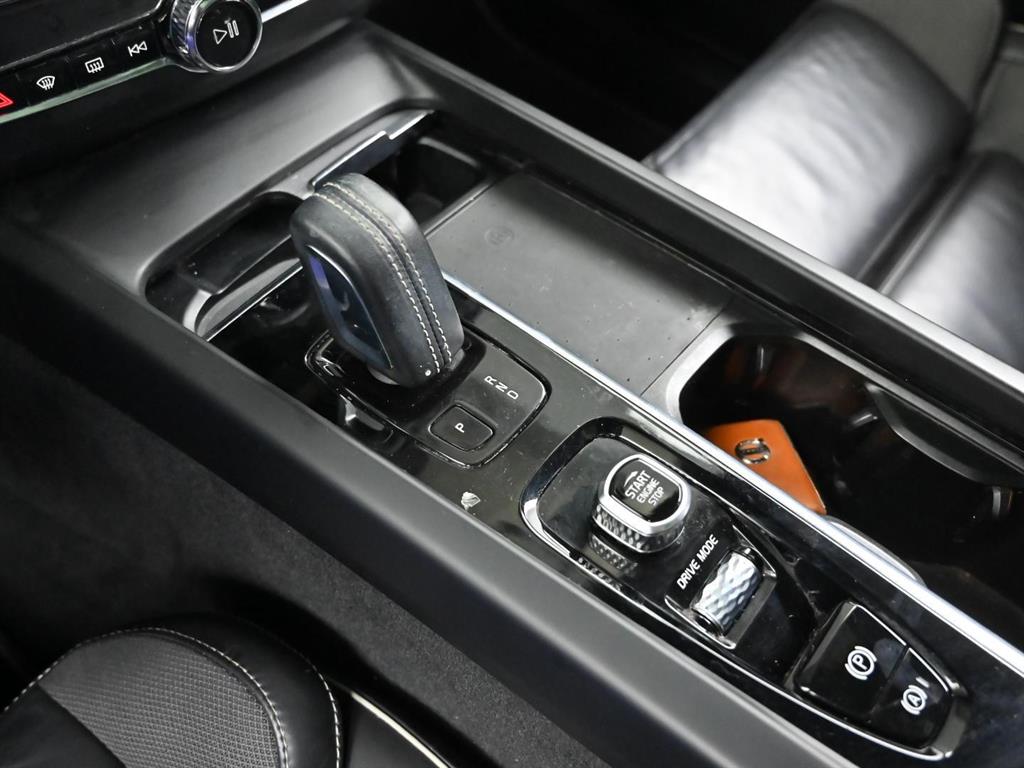 Volvo XC60 — photo 09