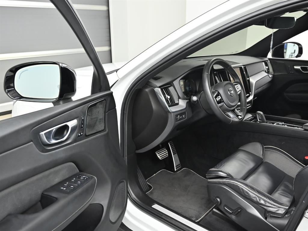 Volvo XC60 — photo 11