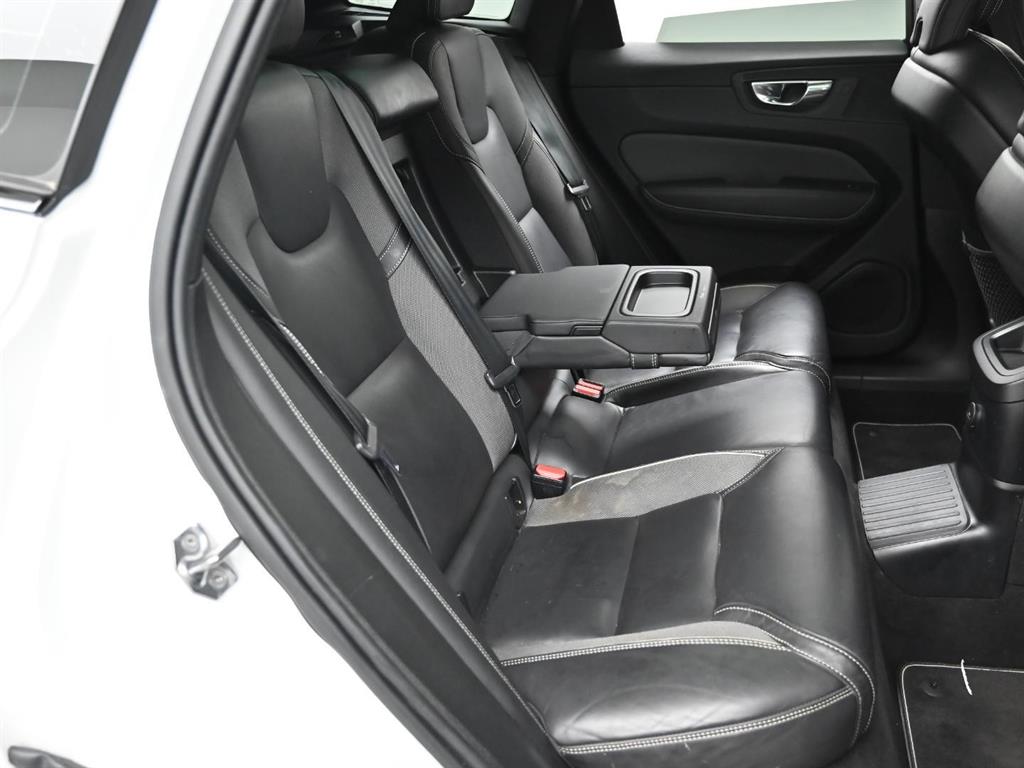 Volvo XC60 — photo 12