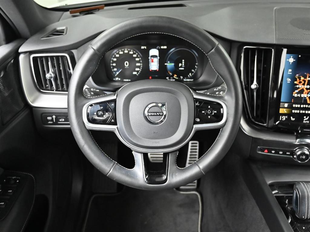 Volvo XC60 — photo 13