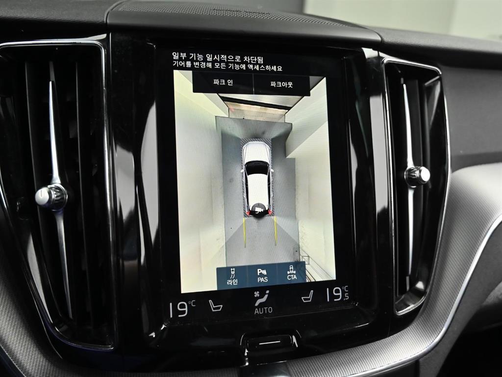 Volvo XC60 — photo 15
