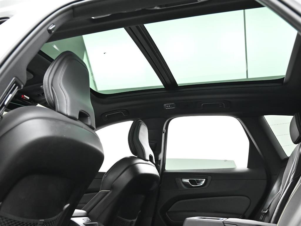 Volvo XC60 — photo 18