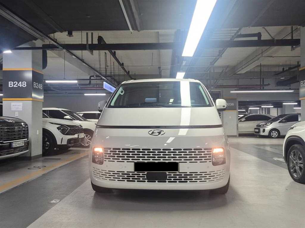 Hyundai Staria — photo 02
