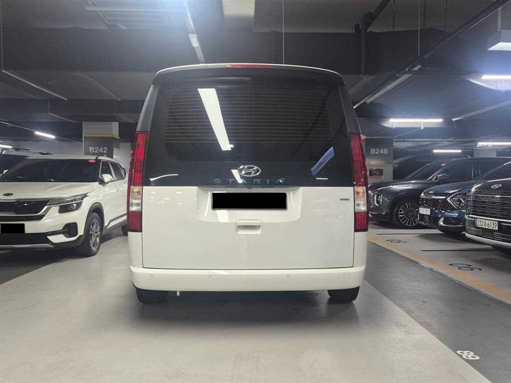 Hyundai Staria — photo 04