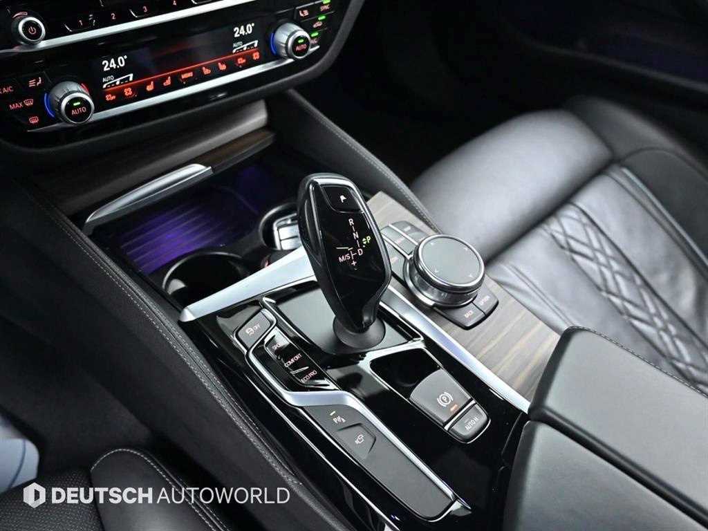 BMW 5-Series — photo 09