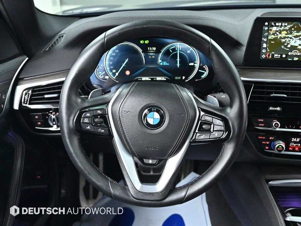 BMW 5-Series — photo 13
