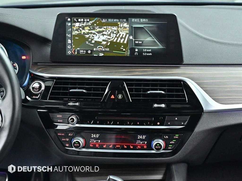 BMW 5-Series — photo 14
