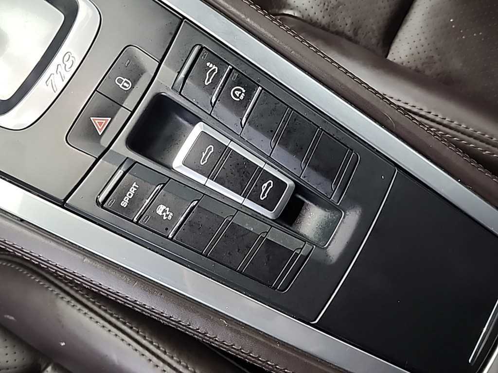 Porsche 718 — photo 12