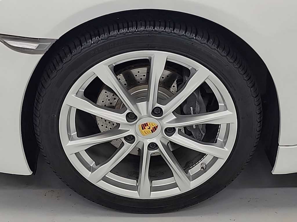 Porsche 718 — photo 17