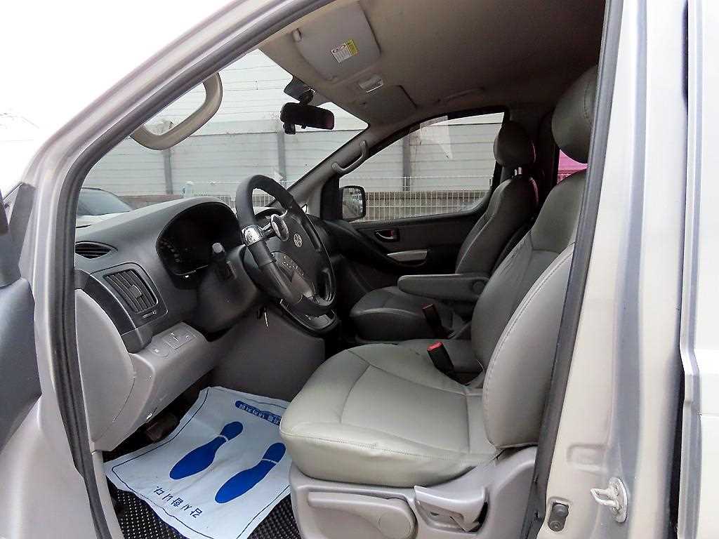 Hyundai Starex — photo 05