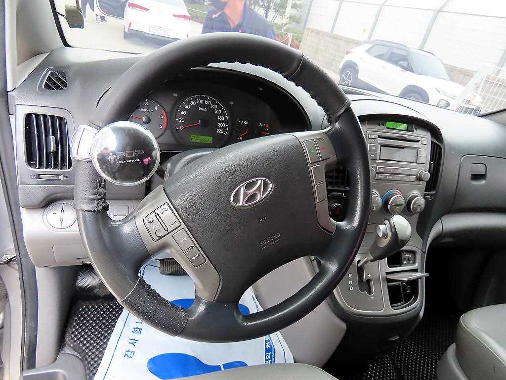 Hyundai Starex — photo 07