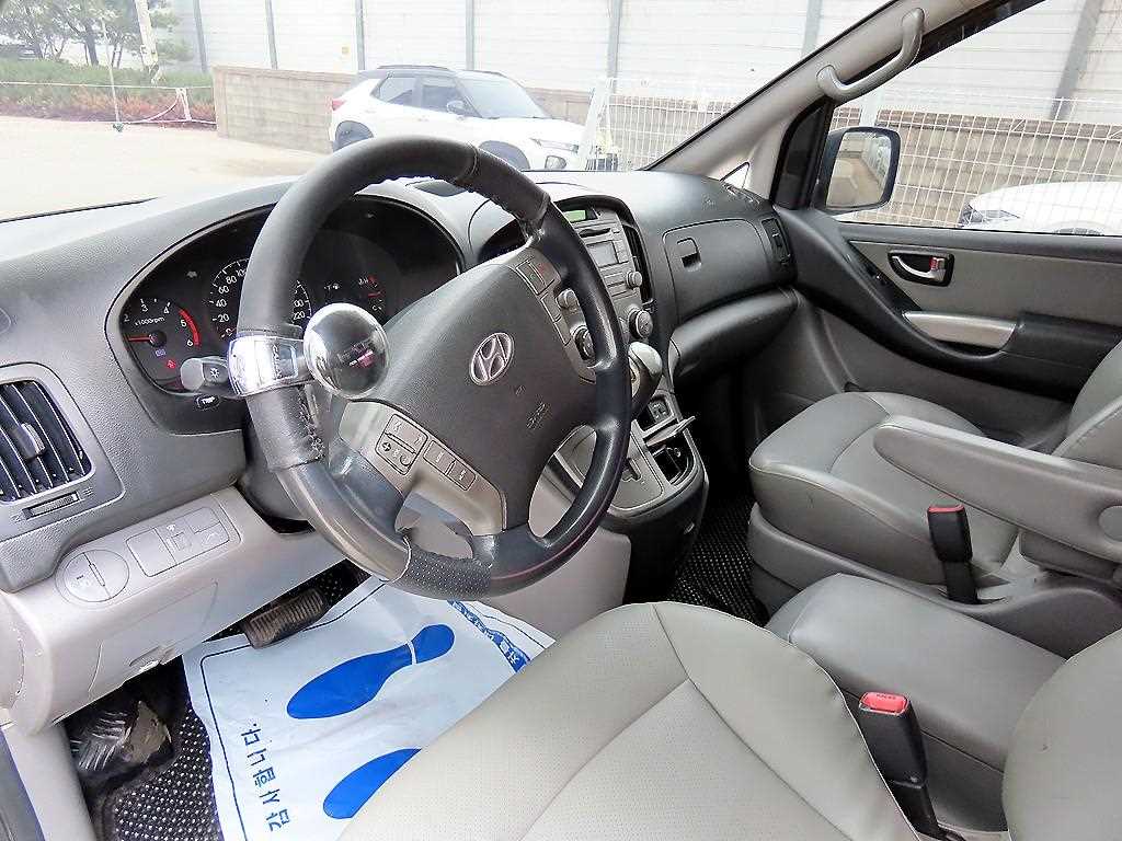 Hyundai Starex — photo 09