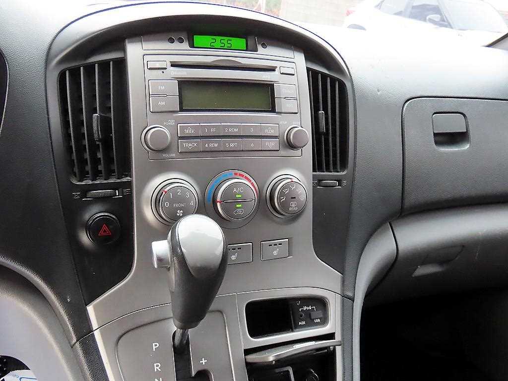 Hyundai Starex — photo 10
