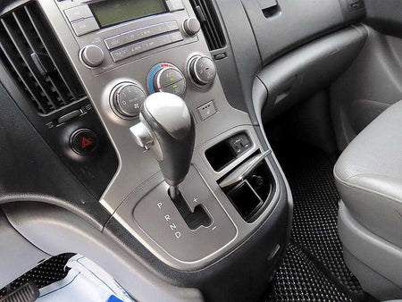 Hyundai Starex — photo 11