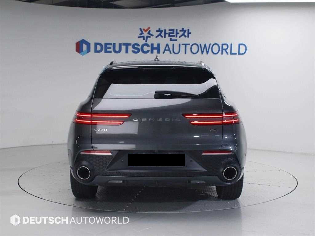 Genesis GV70 — photo 04