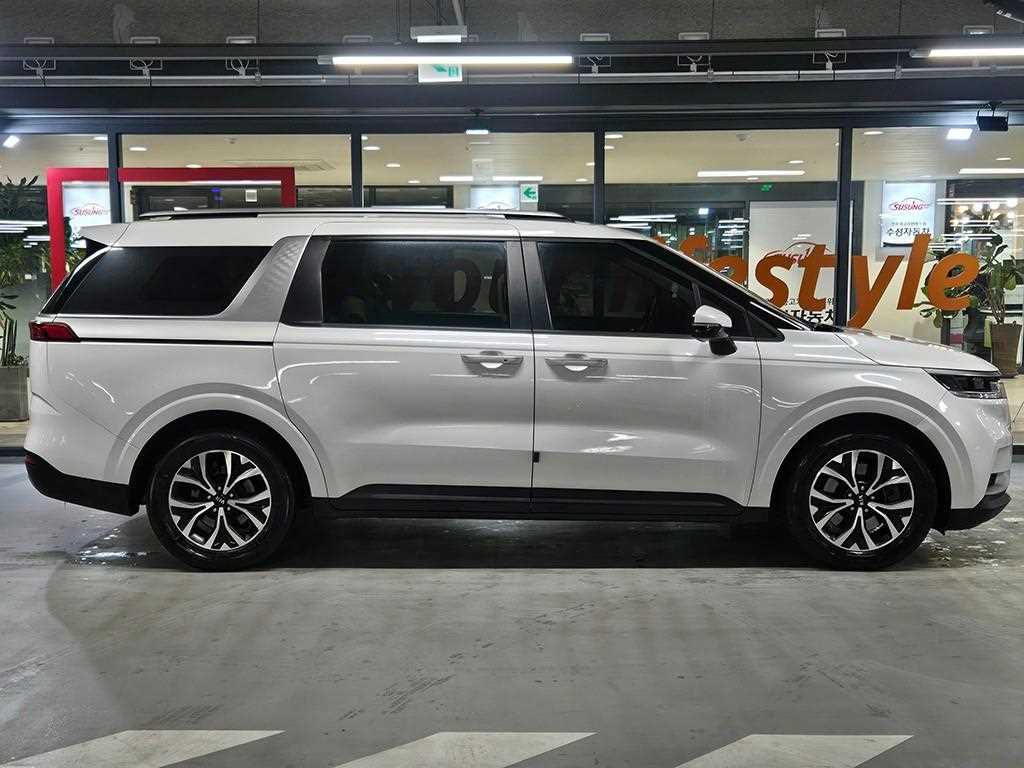 Kia Carnival — photo 03