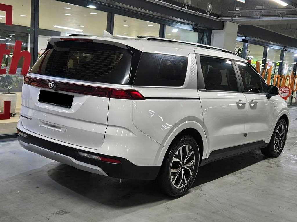 Kia Carnival — photo 04