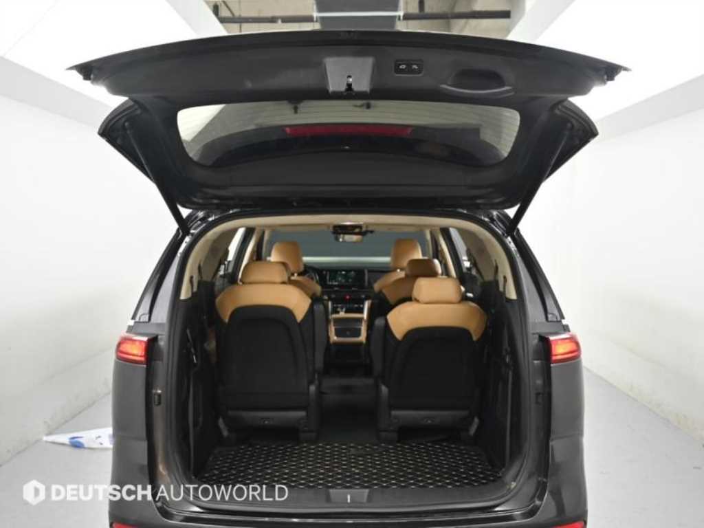 Kia Carnival — photo 11
