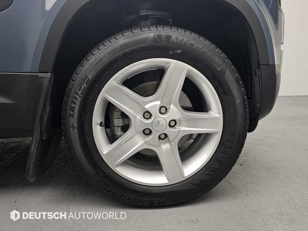 Land Rover Defender — photo 05