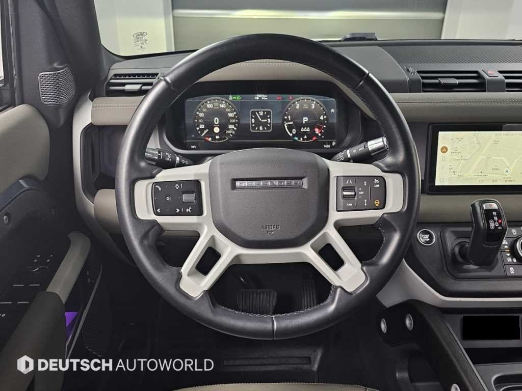 Land Rover Defender — photo 13