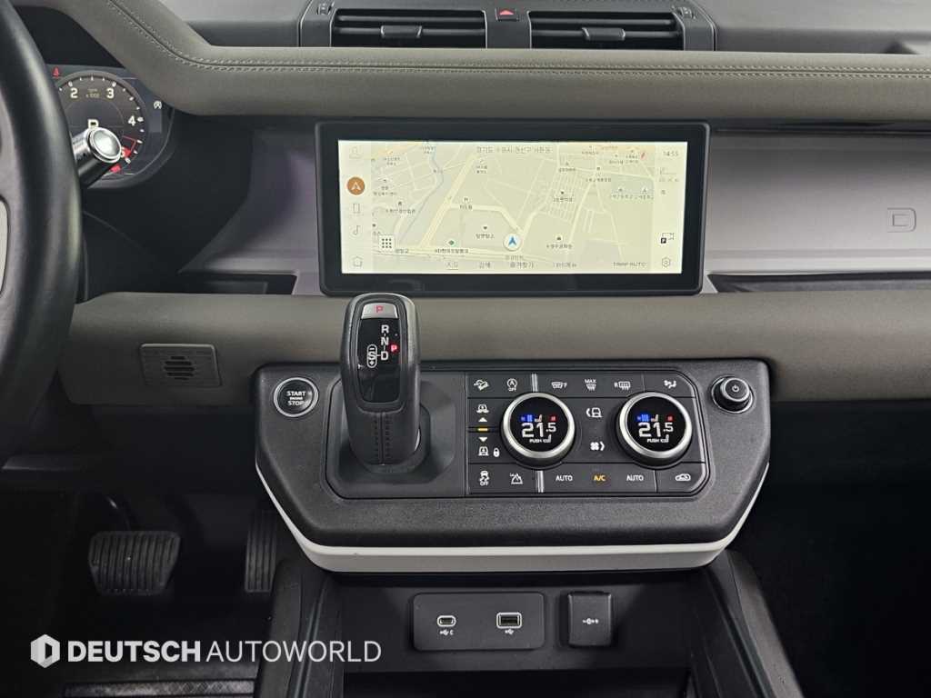 Land Rover Defender — photo 14