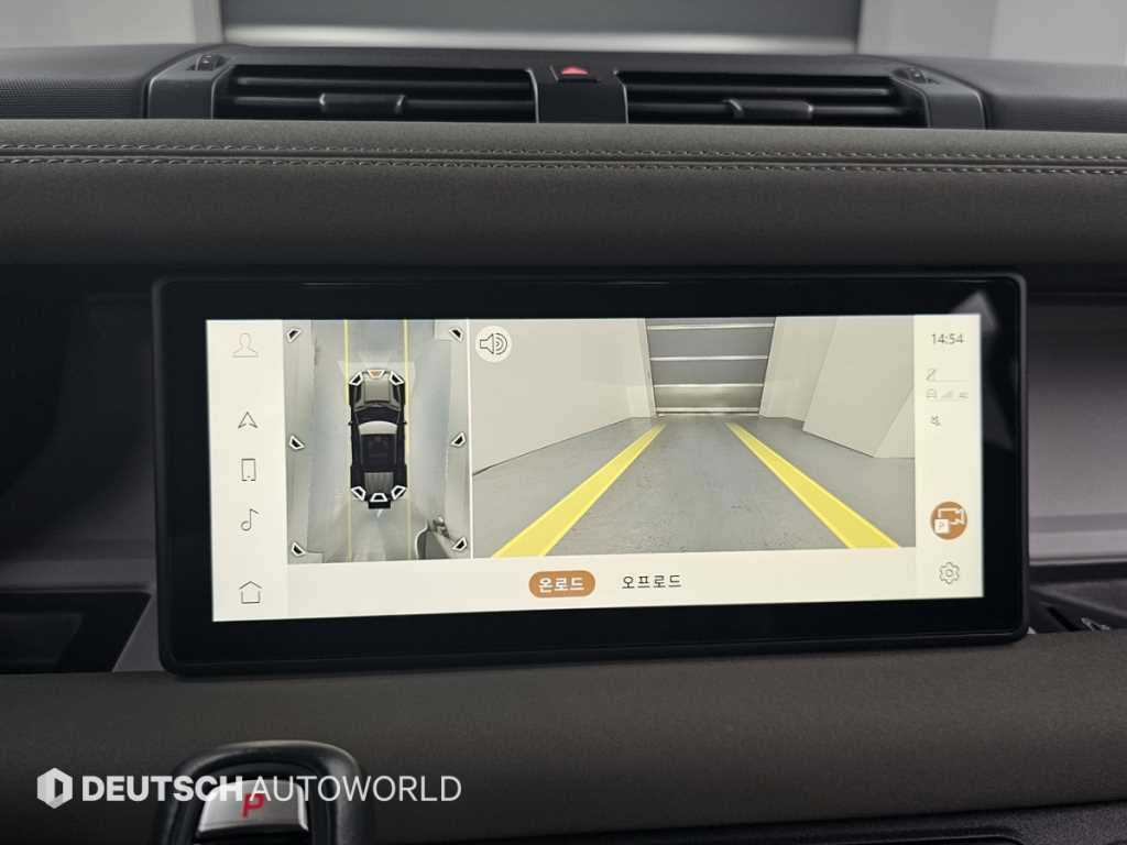 Land Rover Defender — photo 15