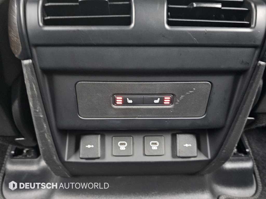 Land Rover Defender — photo 16
