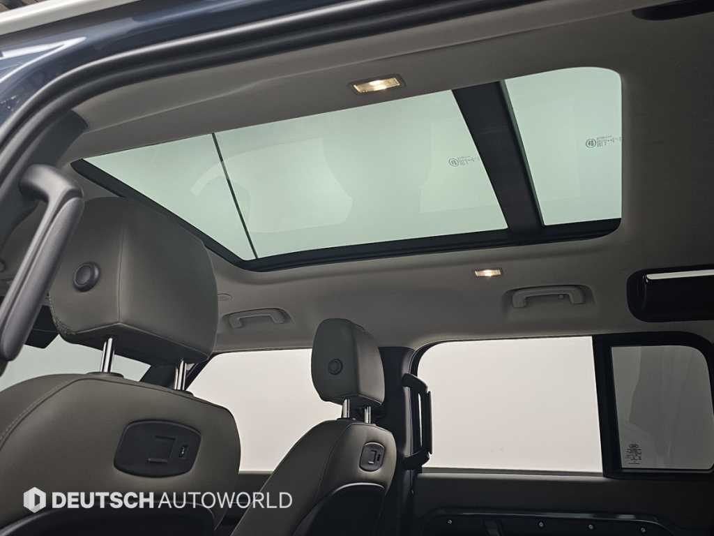 Land Rover Defender — photo 18