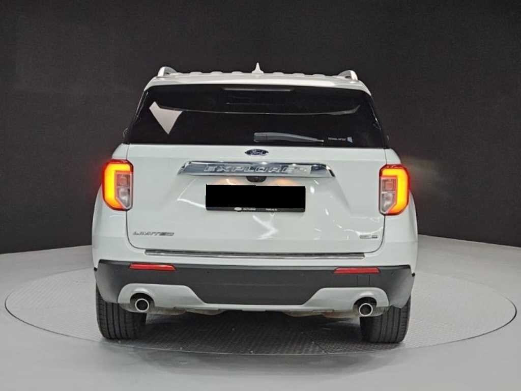 Ford Explorer — photo 03
