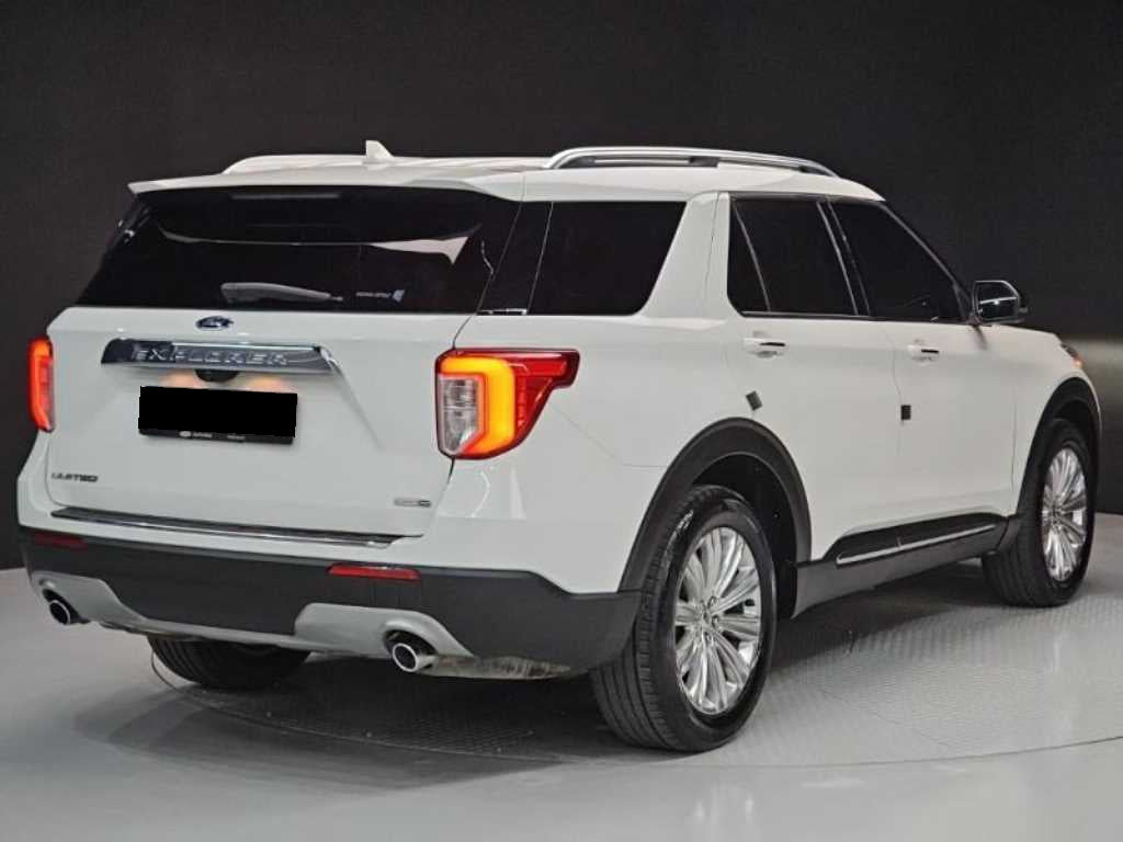 Ford Explorer — photo 04