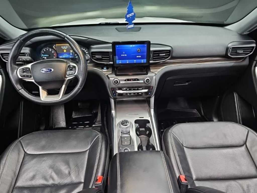 Ford Explorer — photo 05