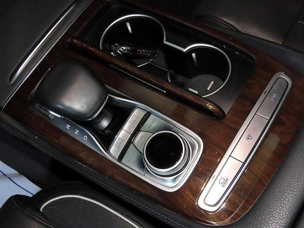 Kia K9 — photo 12