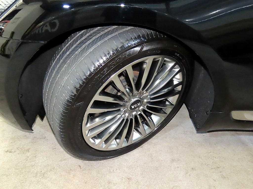 Kia K9 — photo 20