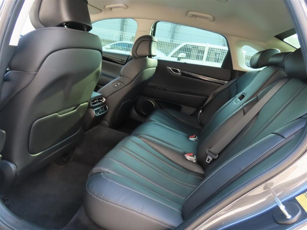 Genesis G80 — photo 07