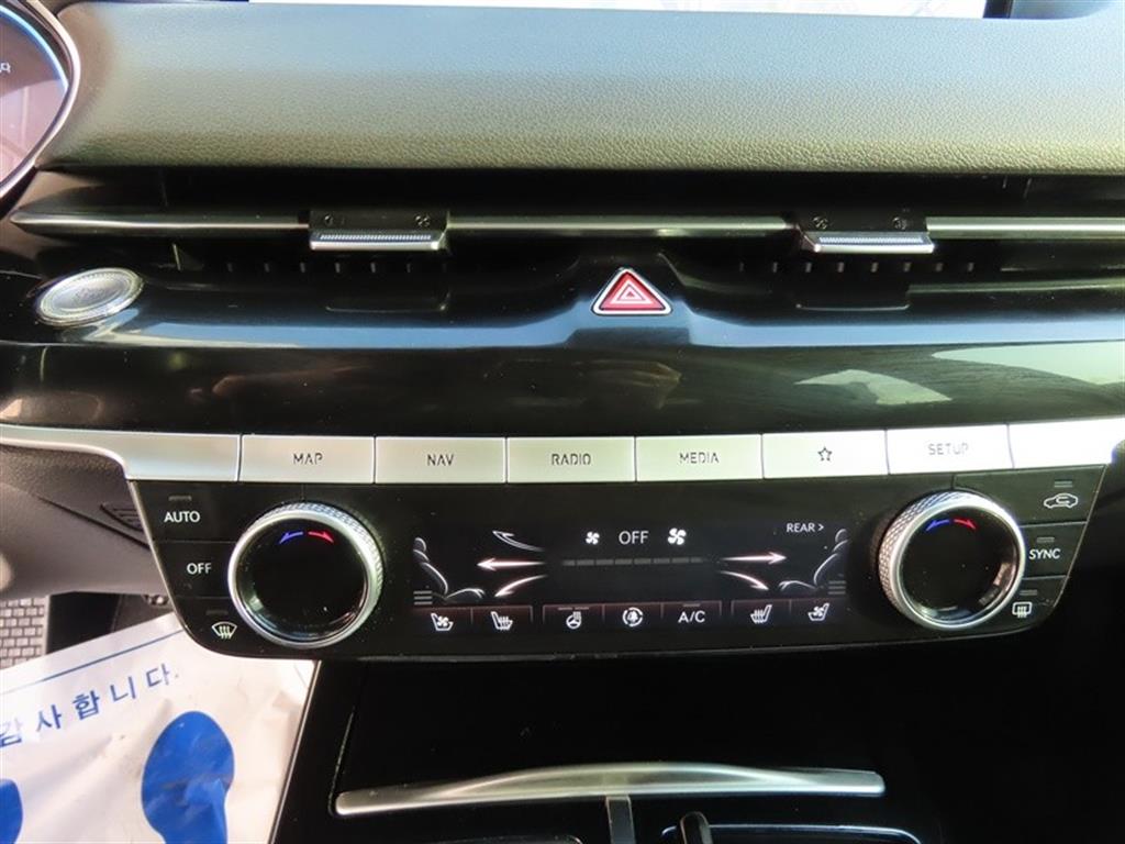 Genesis G80 — photo 13
