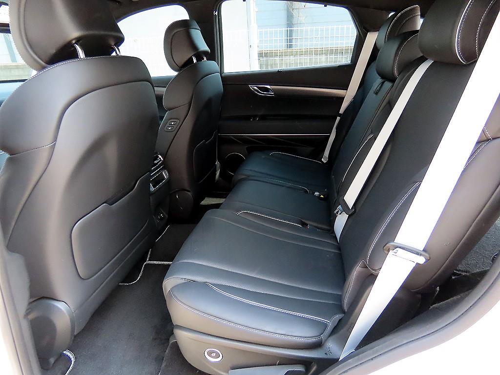 Genesis GV80 — photo 06