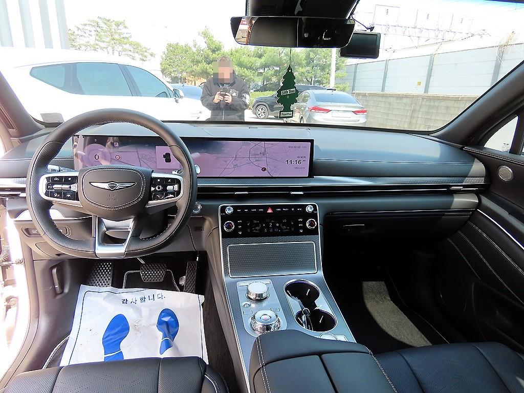 Genesis GV80 — photo 07