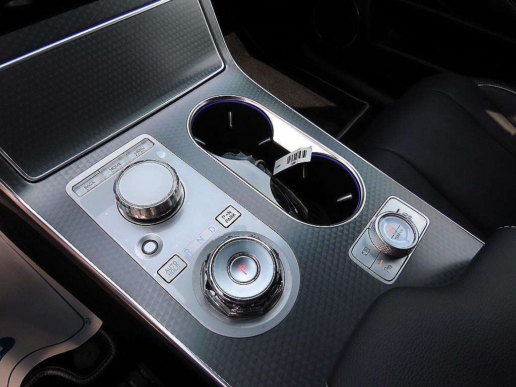 Genesis GV80 — photo 10