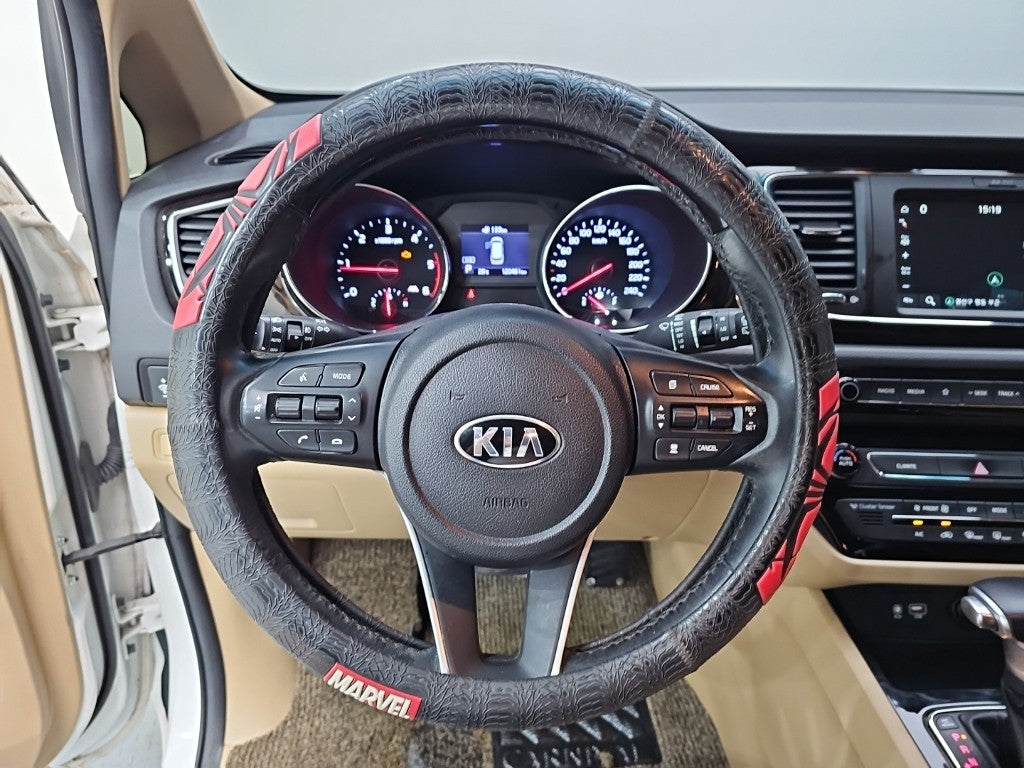 Kia Carnival — photo 09
