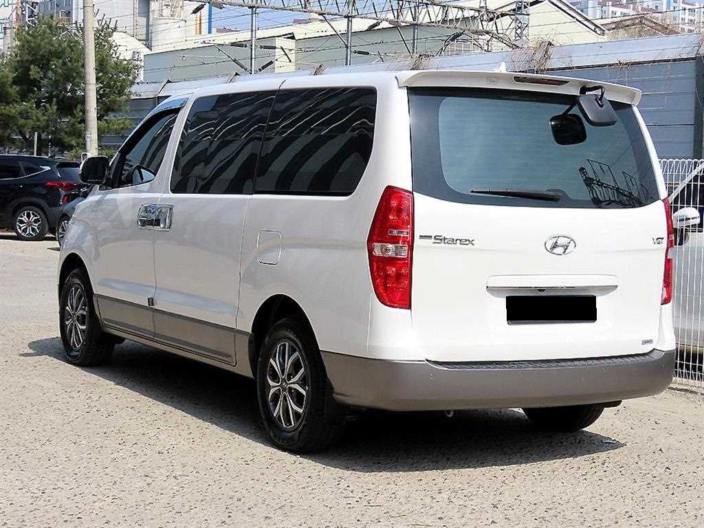 Hyundai Starex — photo 03
