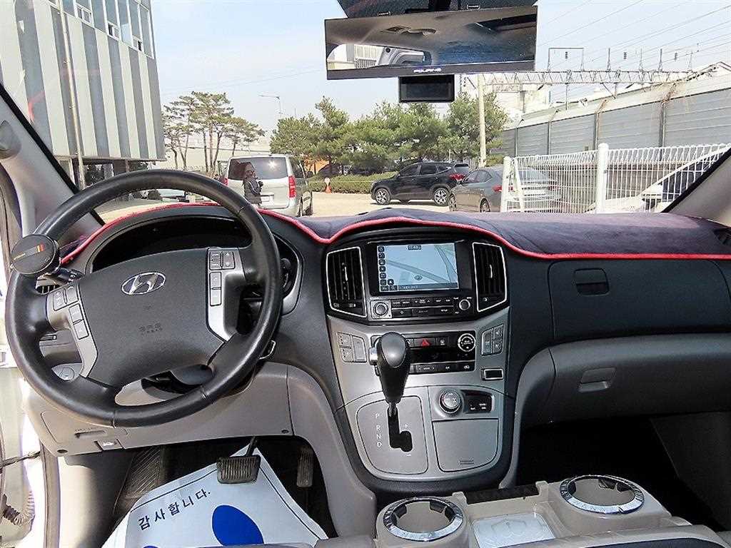 Hyundai Starex — photo 08